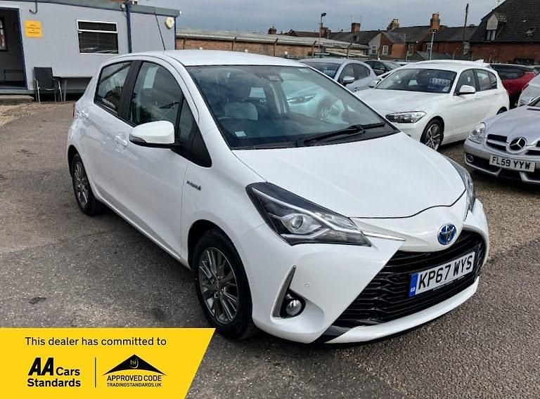 White Used 2017 Toyota Yaris Hybrid Hatchback | £11,495 (Fair price) - Image 1/4