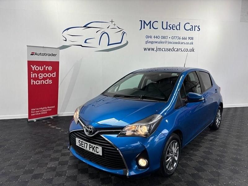 Used Toyota Yaris 99 HP (72 kW) 2017 Blue Hatchback