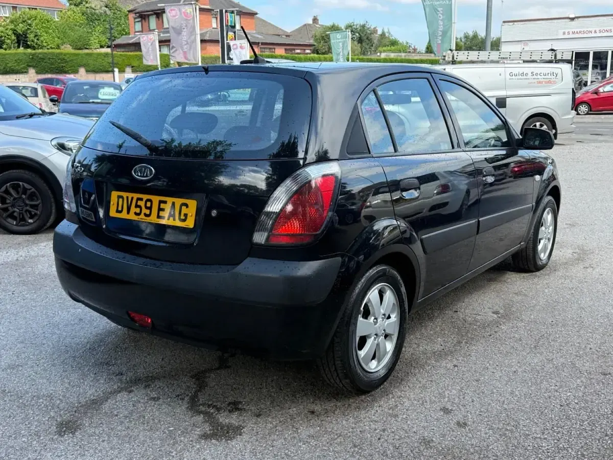 Used Kia Rio 97 HP (71 kW) 2009 Black Hatchback