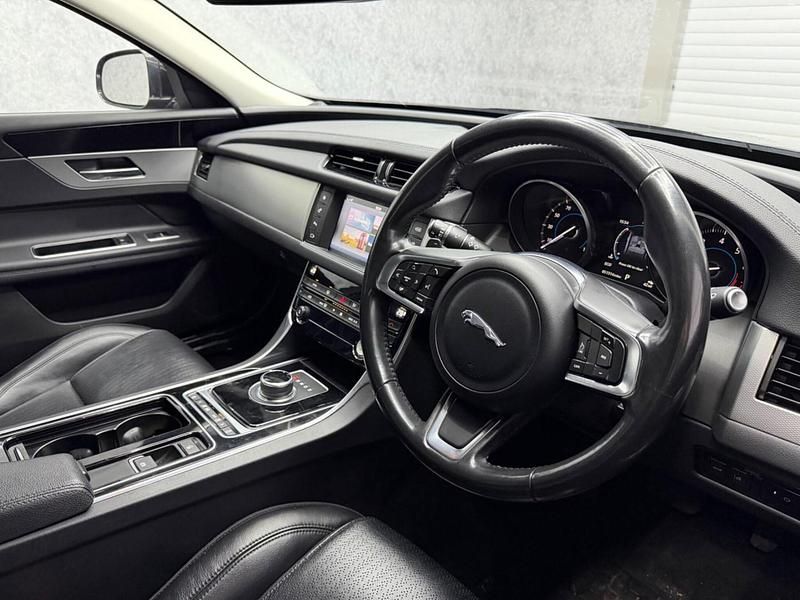 Begagnad Jaguar XF Prestige 2017 Svart Sedan