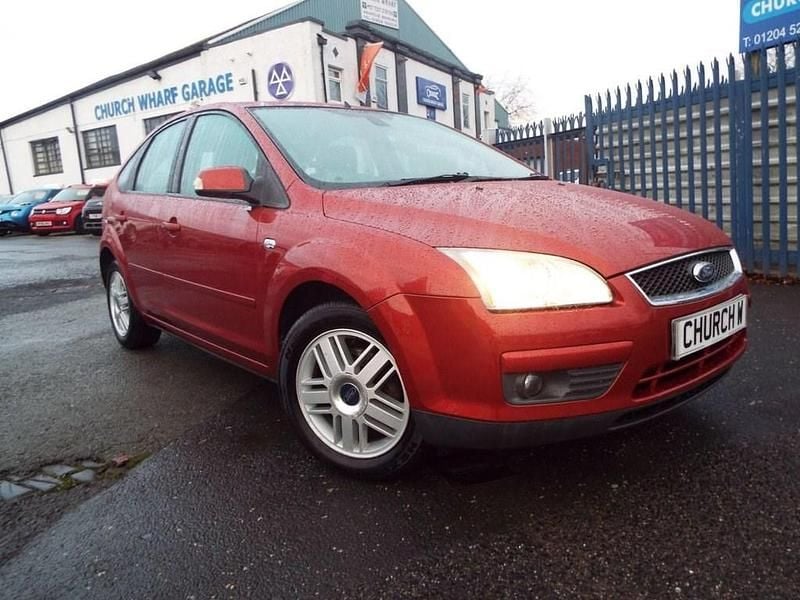 Used Ford Focus Ghia 99 HP (72 kW) 2007 Red Hatchback