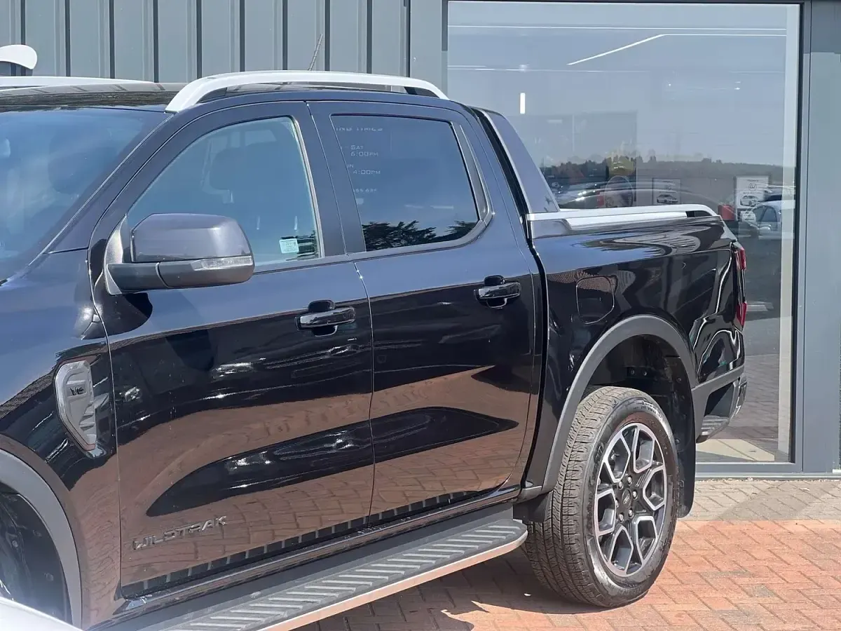 Used Ford Ranger Wildtrack 240 HP (176 kW) 2025 Black Pickup