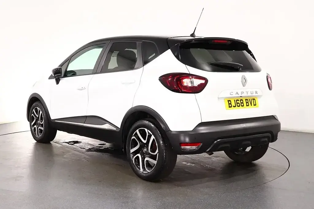 Used Renault Captur Iconic 90 HP (66 kW) 2018 White SUV