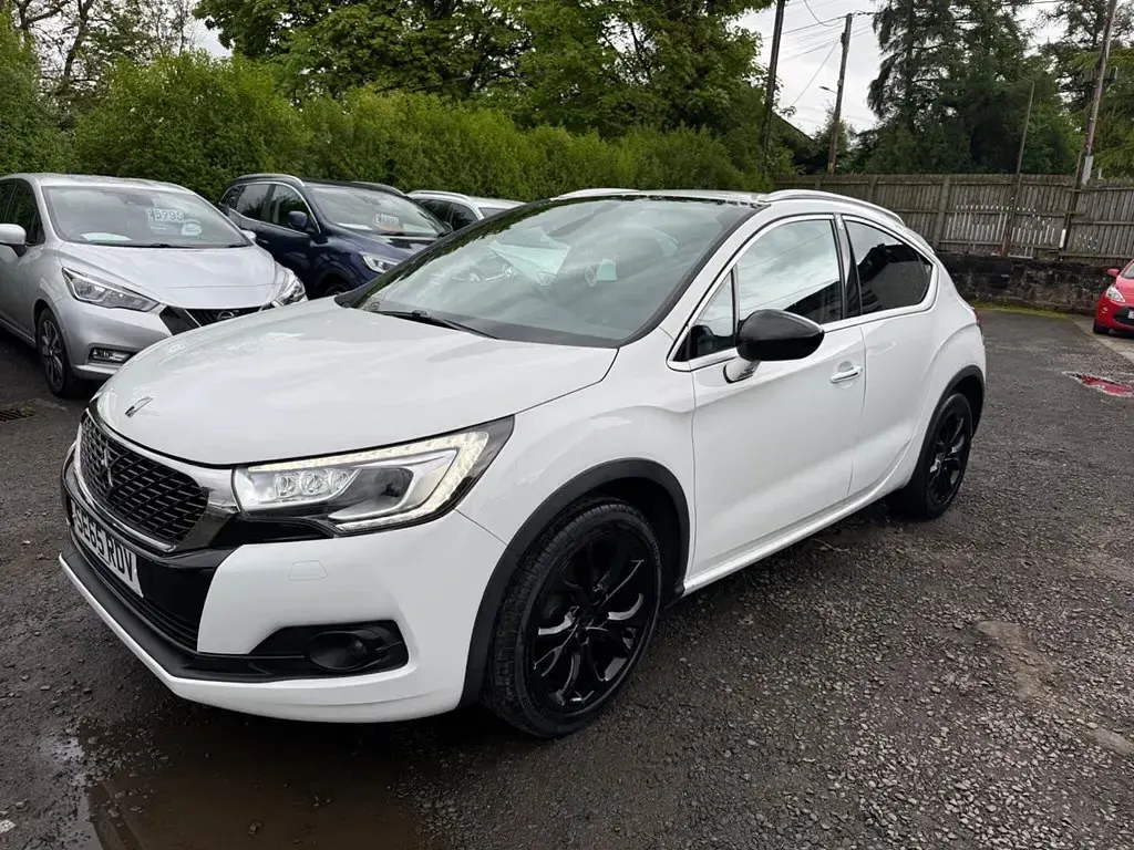 Used DS Automobiles DS4 120 HP (88 kW) 2016 White Hatchback