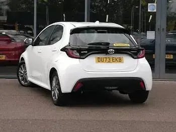 Used Toyota Yaris 116 HP (85 kW) 2023 White Hatchback