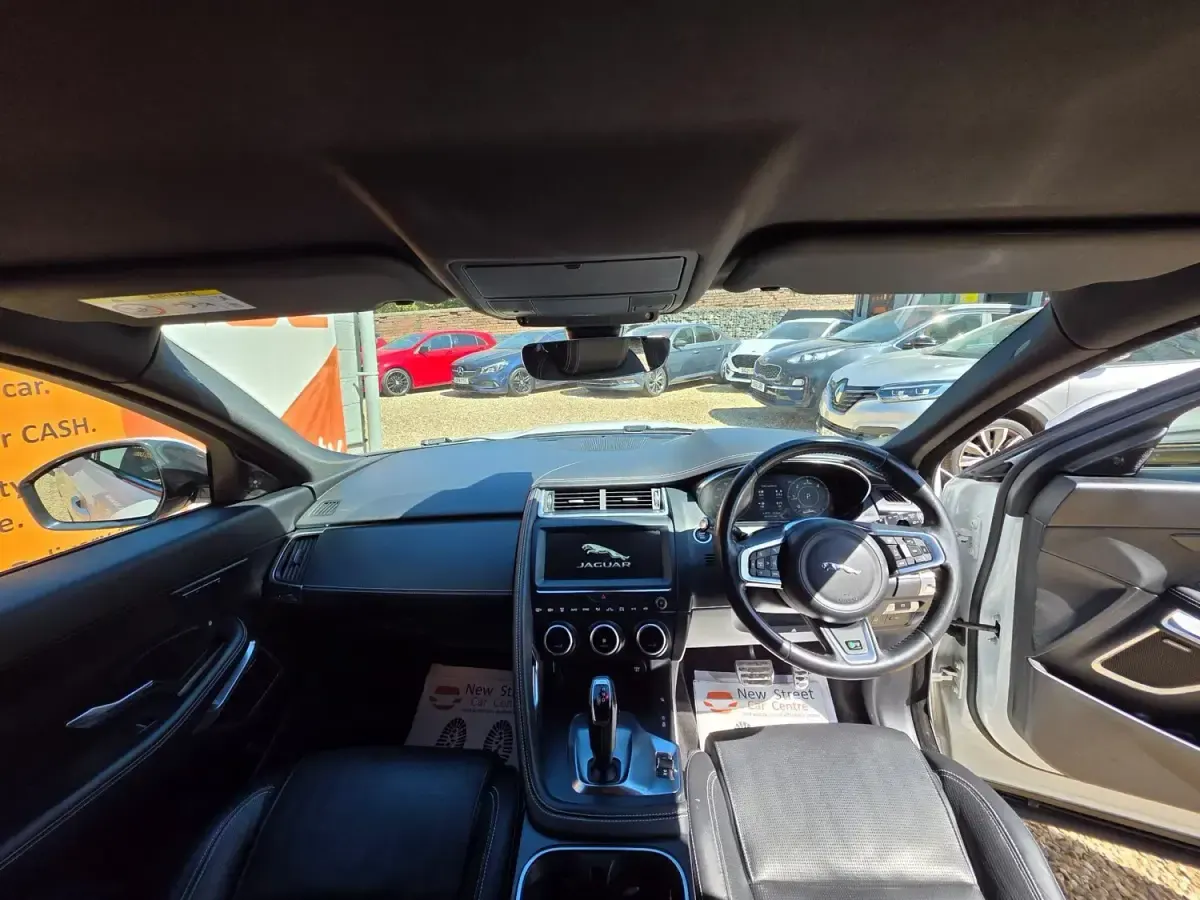 Usado Jaguar E-Pace R-Dynamic 180 HP (132 kW) 2019 Branco SUV
