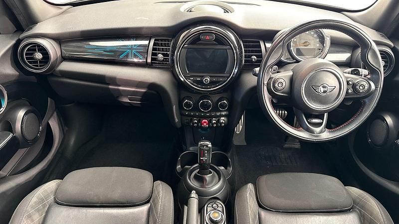 Usado Mini Cooper S Hatch 189 HP (139 kW) 2018 Verde Citadino