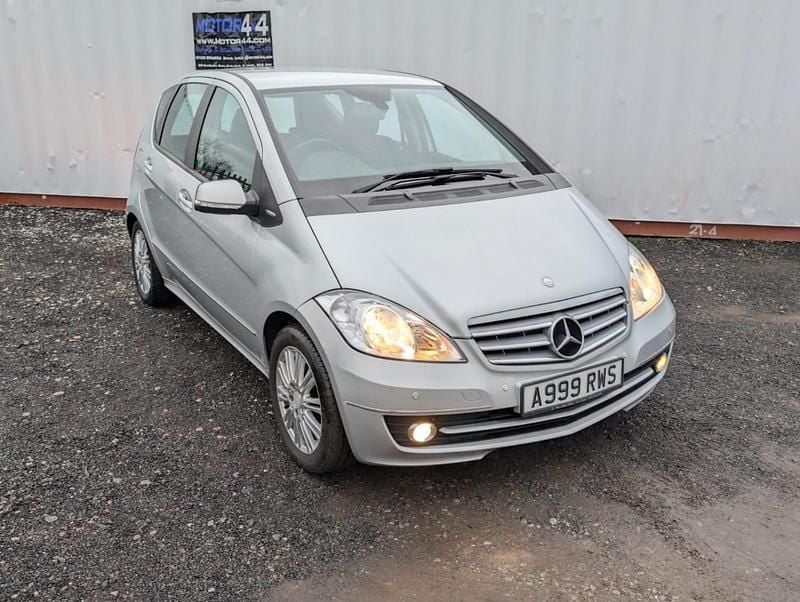 Used Mercedes A160 Elegance 95 HP (69 kW) 2011 Silver Hatchback