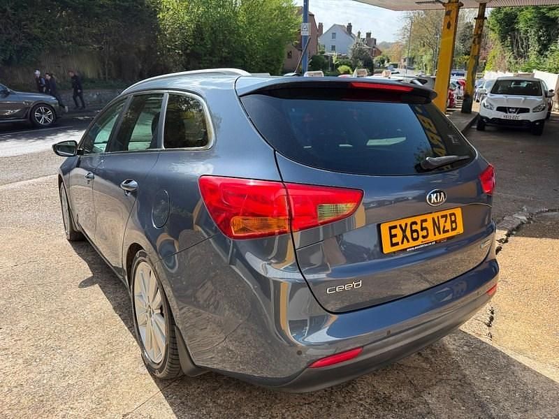 Begagnad Kia Ceed 2015 Blå Halvkombi