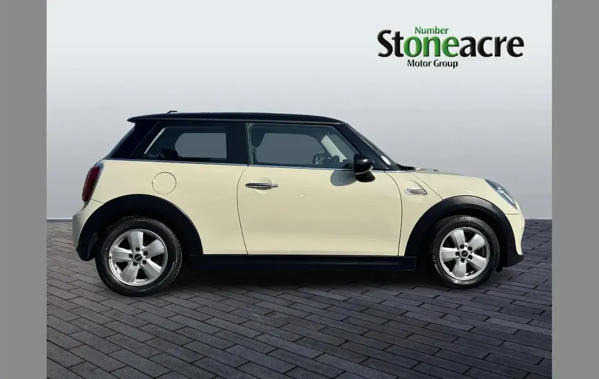 Used Mini Cooper Classic 134 HP (98 kW) 2019 White Hatchback