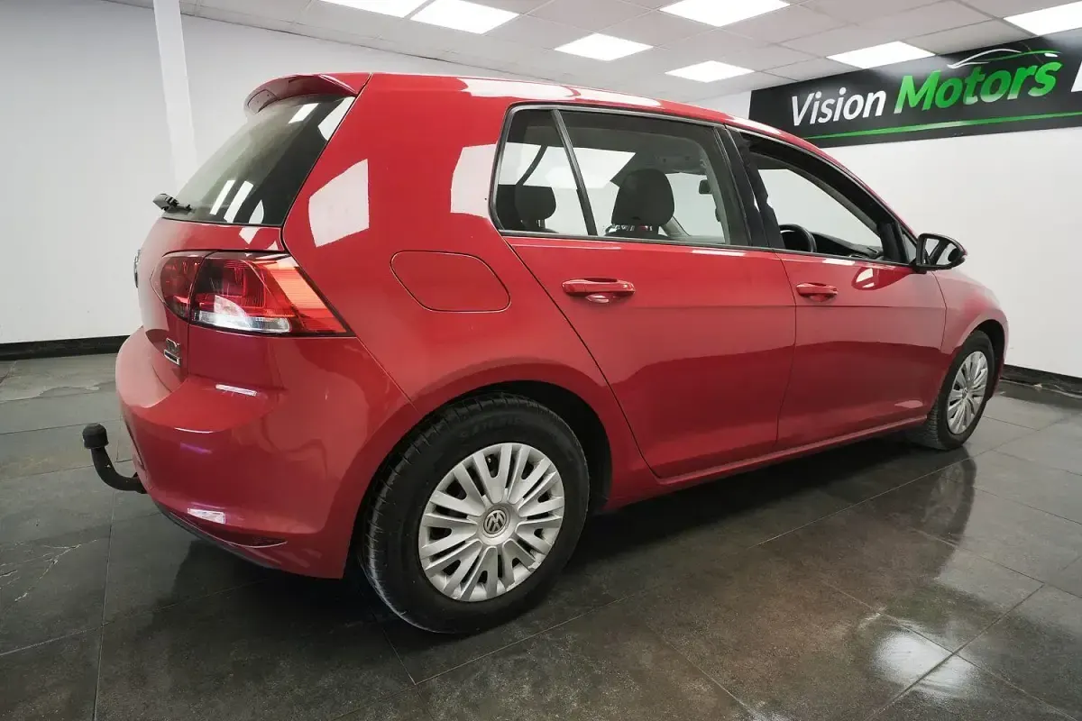 Used VW Golf VII S 105 HP (77 kW) 2015 Red Hatchback