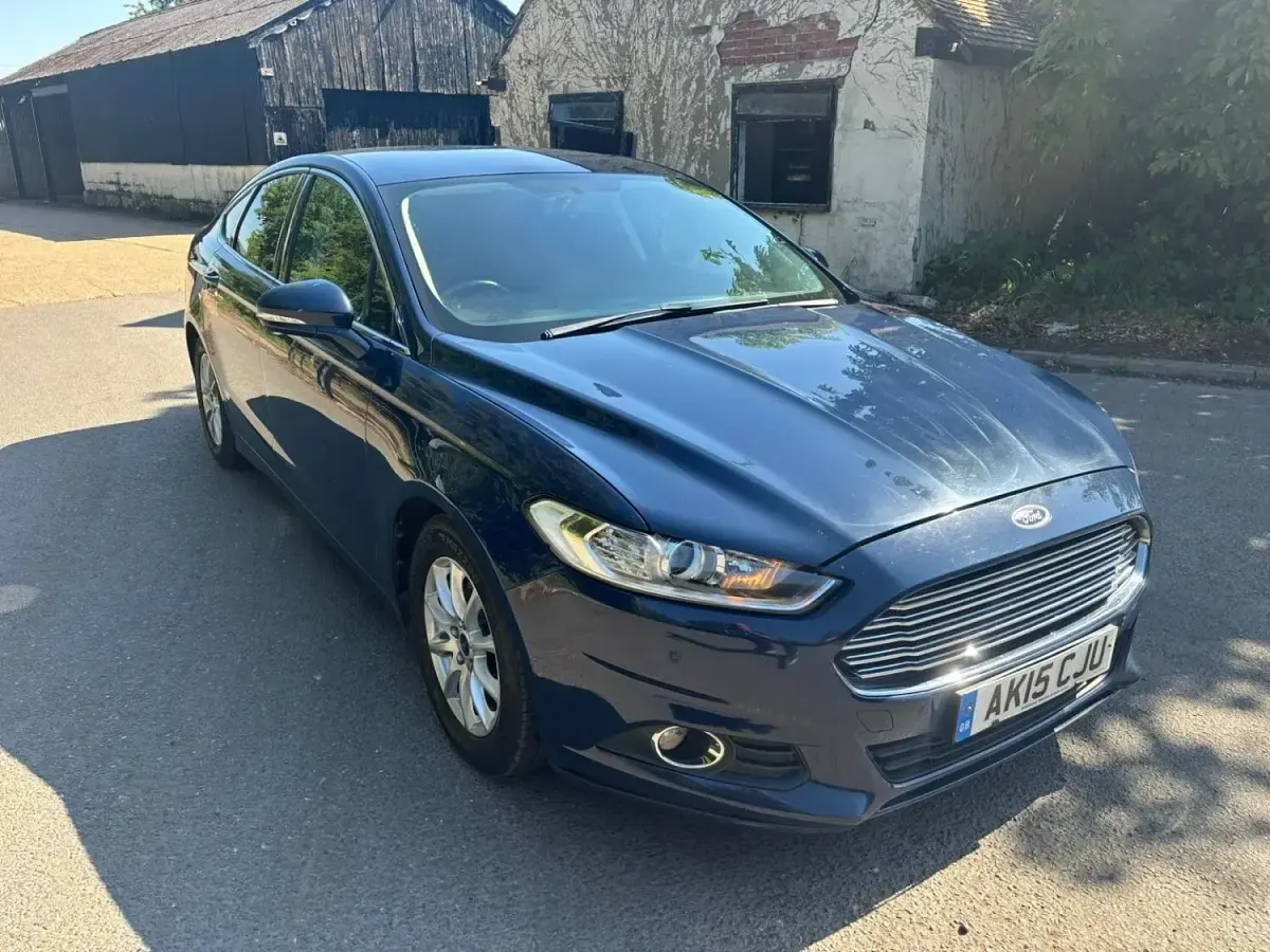 Used Ford Mondeo Zetec 2015 Blue Hatchback