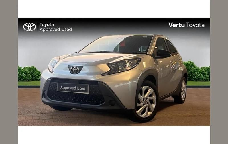 Used Toyota Aygo X PURE 72 HP (52 kW) 2023 Silver SUV