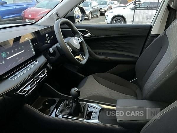 New MG HS SE 170 HP (125 kW) 2026 Silver SUV