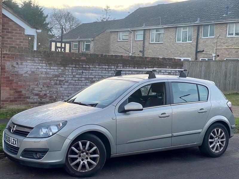 Silver Used 2006 Vauxhall Astra Design Edition Hatchback | £1,995 - Image 1/4