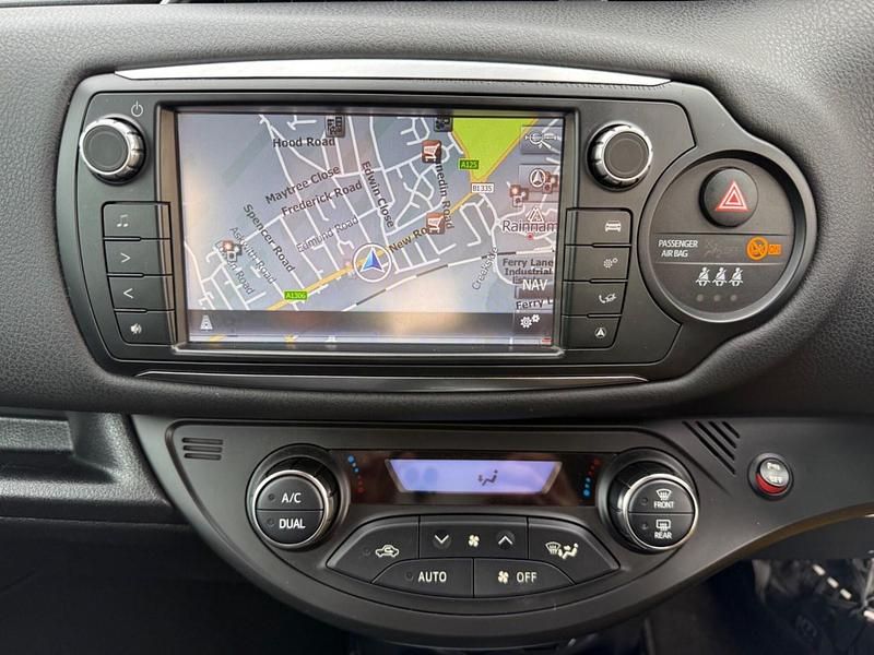 Used Toyota Yaris Hybrid 2014 White Hatchback