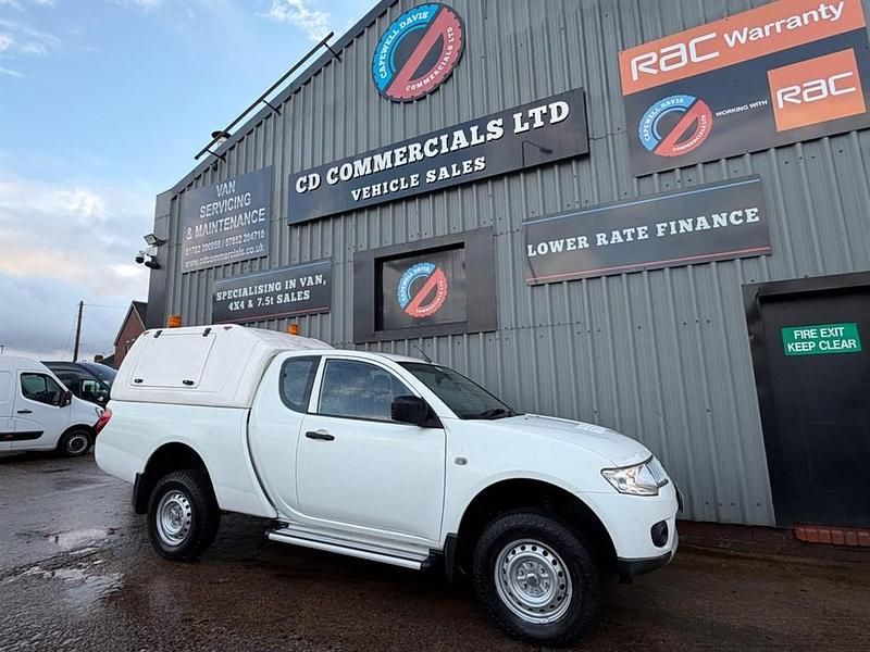 White Used 2011 Mitsubishi L200 Pickup | £4,995 (Super price) - Image 1/3