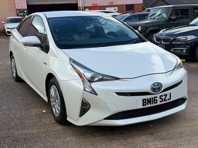 Used Toyota Prius Edition 2016 White Hatchback