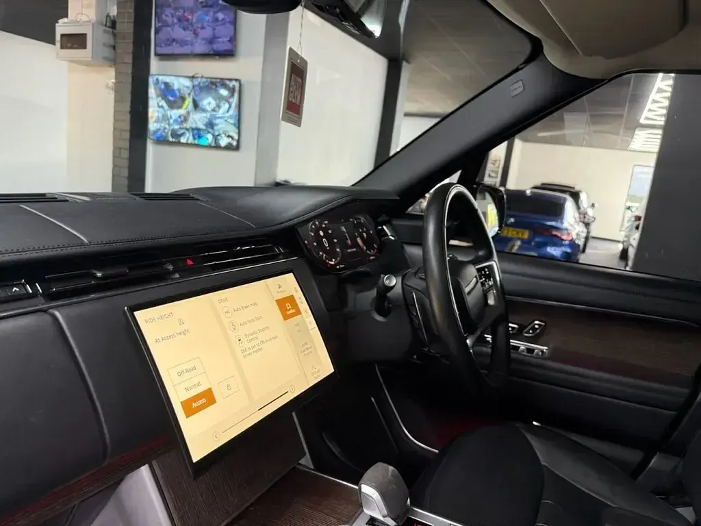 Used Land Rover Range Rover Autobiography 350 HP (257 kW) 2023 Black SUV