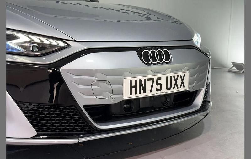 Second-hand Audi e-tron GT quattro Comfort 369 kW (503 CP) 2025 Argintiu Berlinǎ