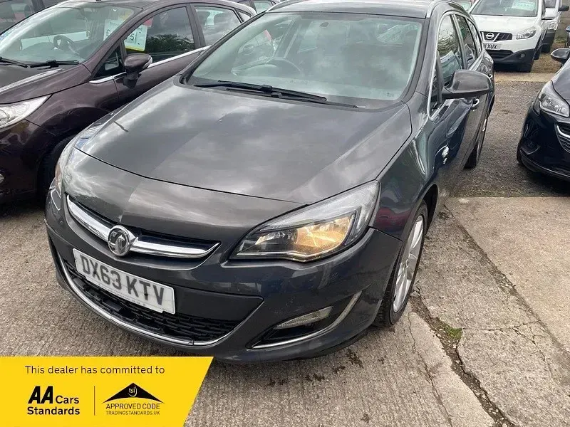 Begagnad Vauxhall Astra SRi 2013 Grå Kombi