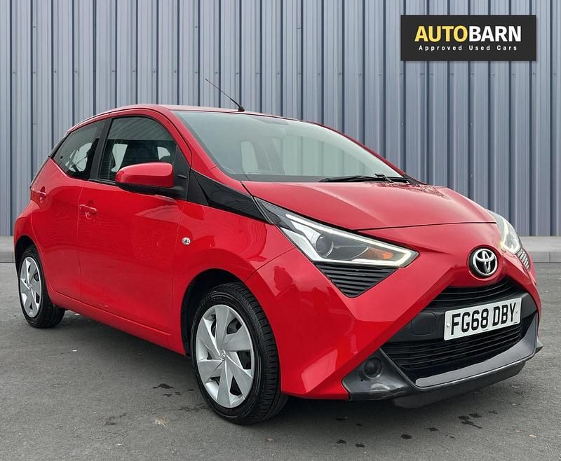 Used Toyota Aygo X-play 71 HP (52 kW) 2018 Red Hatchback