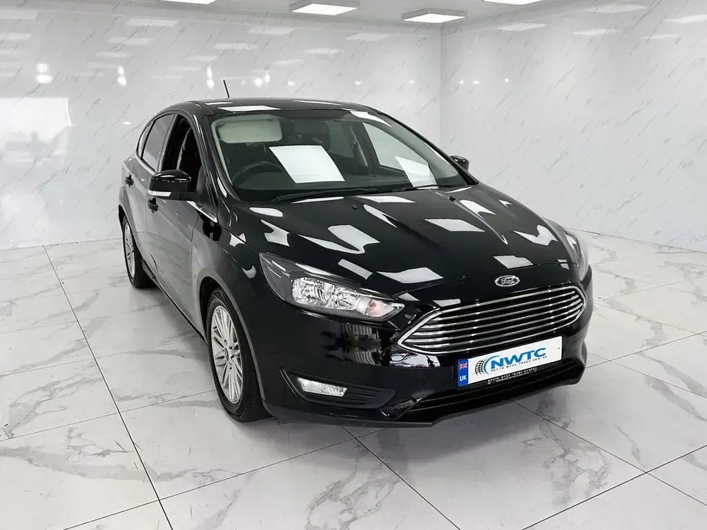 Used Ford Focus Zetec 125 HP (91 kW) 2017 Black Hatchback