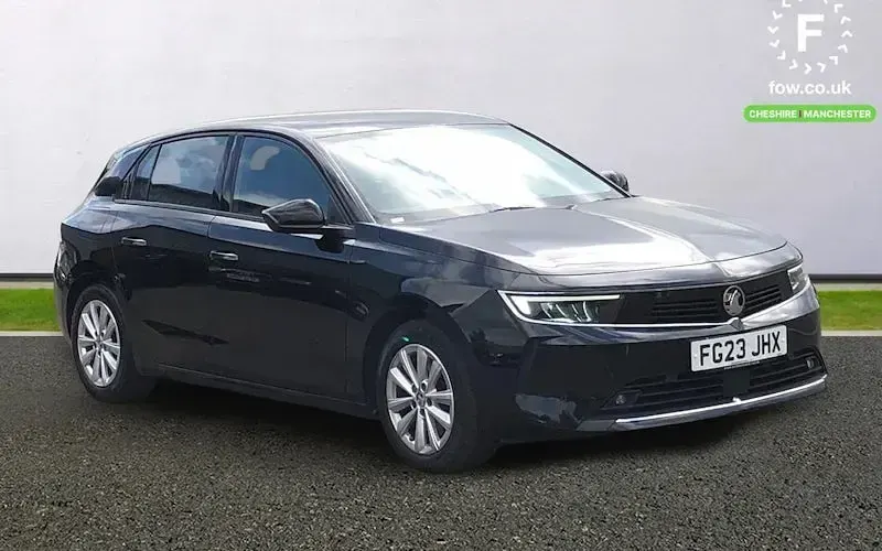 Used Vauxhall Astra Design Edition 131 HP (96 kW) 2023 Hatchback