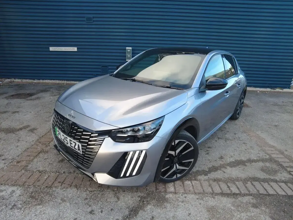 Nouvelle Peugeot e-208 GT 113 kW (154 ch) 2025 Gris Citadine