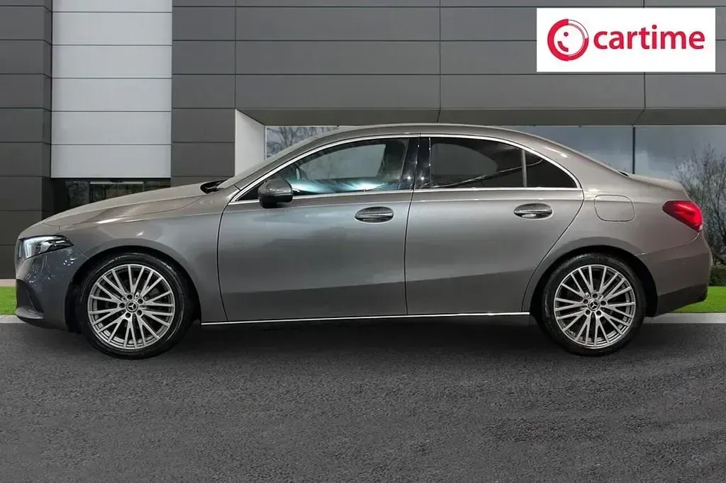 Gebraucht Mercedes A200 Executive 163 PS (119 kW) 2022 Grau Limousine