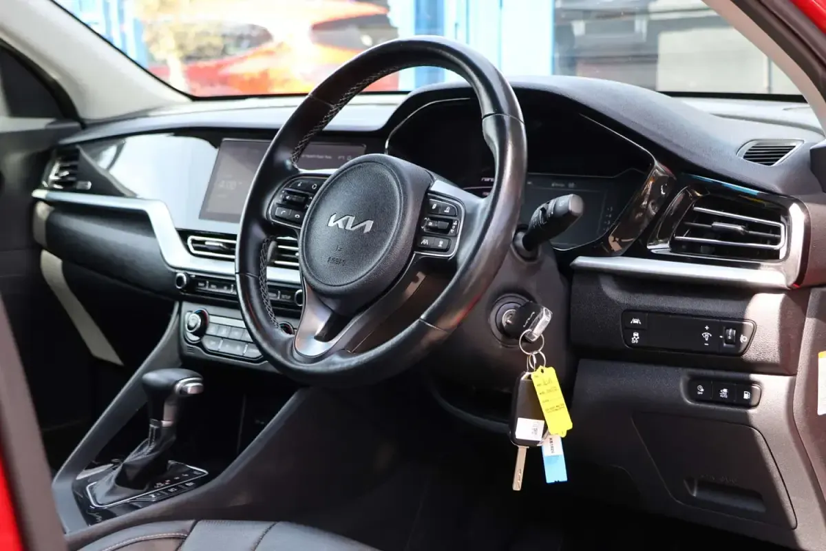 Used Kia Niro 139 HP (102 kW) 2022 Red SUV