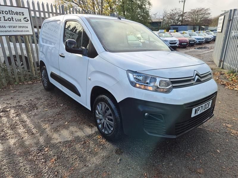 Used Citroën Berlingo 100 HP (73 kW) 2021 White MPV