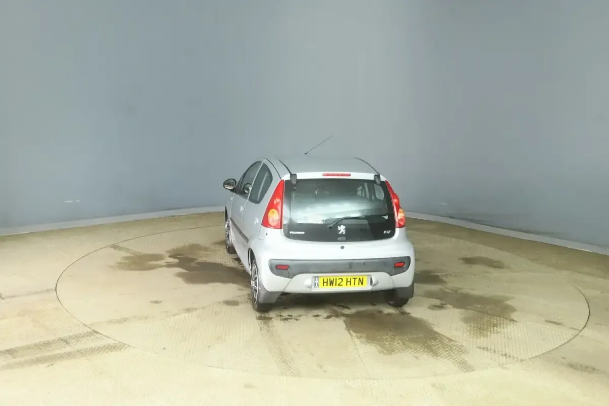 Used Peugeot 107 68 HP (50 kW) 2012 Silver Hatchback