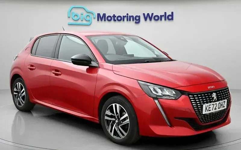 Second-hand Peugeot 208 Allure+ 131 CP (96 kW) 2023 Hatchback