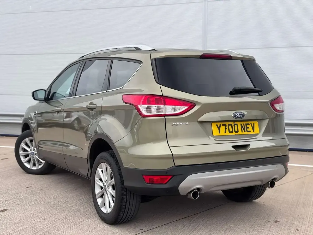 Used Ford Kuga Titanium 180 HP (132 kW) 2015 Green SUV