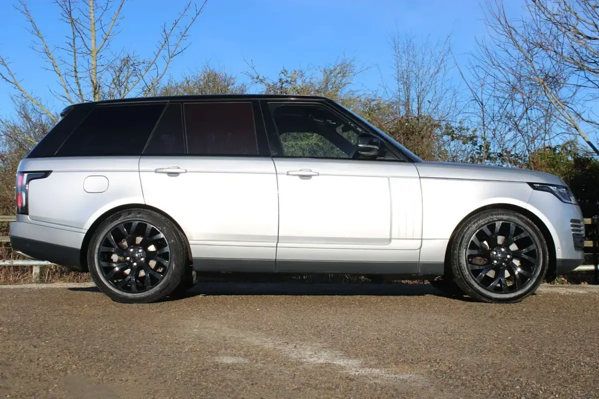 Usado Land Rover Range Rover Vogue SE 275 CV (202 kW) 2019 Plateado SUV