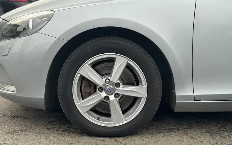 Used Volvo V40 SE 150 HP (110 kW) 2015 Silver Hatchback