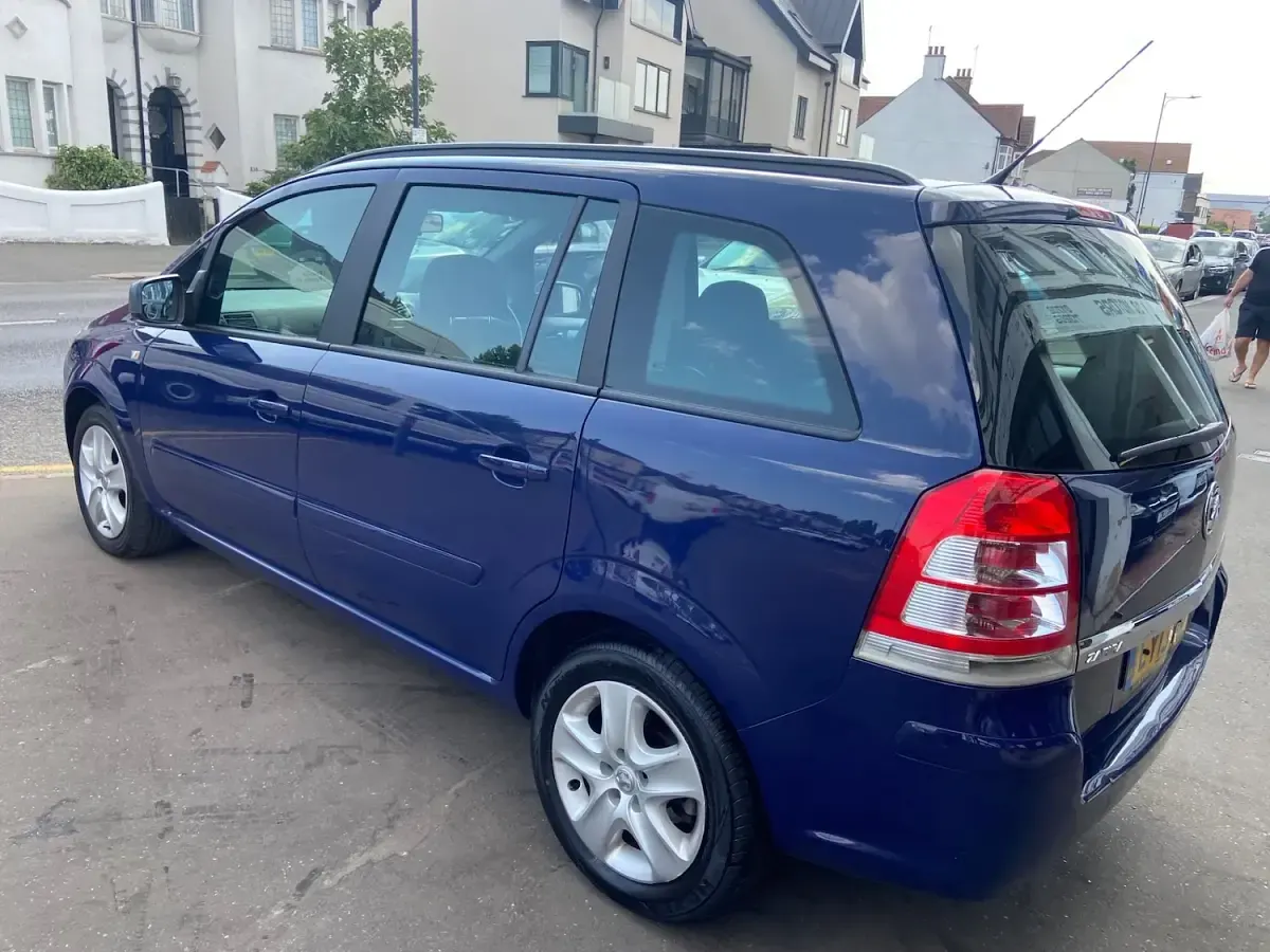 Used Vauxhall Zafira 2013 Blue MPV