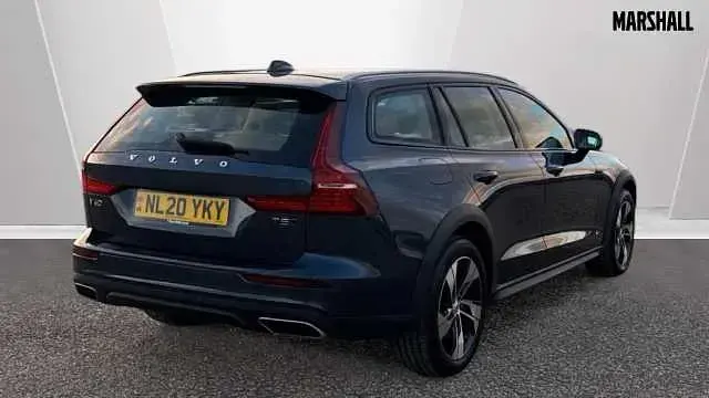 Used Volvo V60 CC Plus 250 HP (183 kW) 2020 Blue Estate