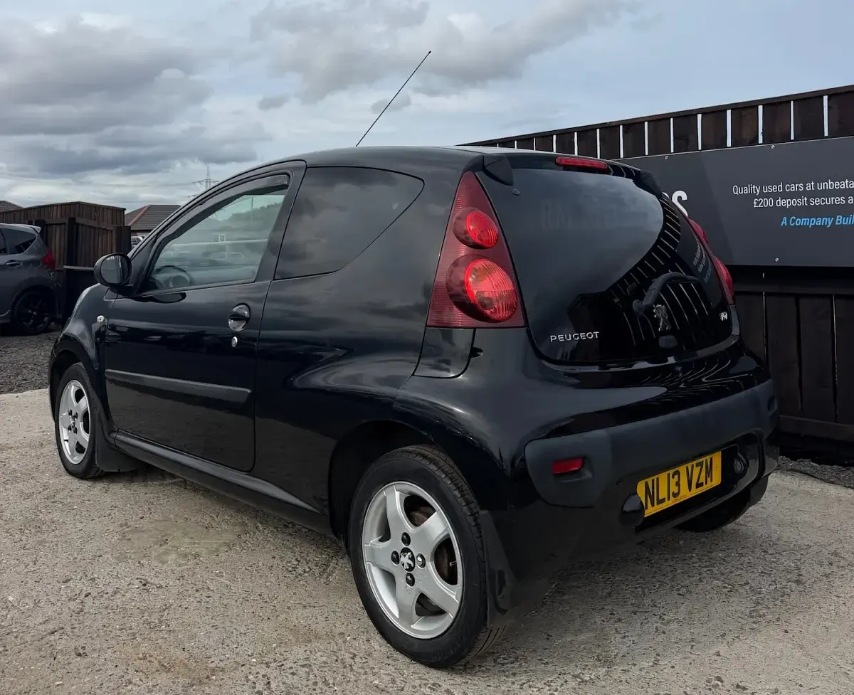 Used Peugeot 107 Allure 68 HP (50 kW) 2013 Black Hatchback