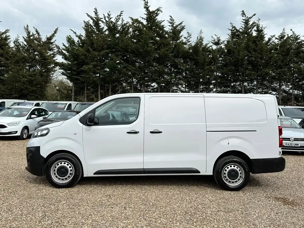 Used Vauxhall Vivaro S 100 HP (73 kW) 2023 White MPV