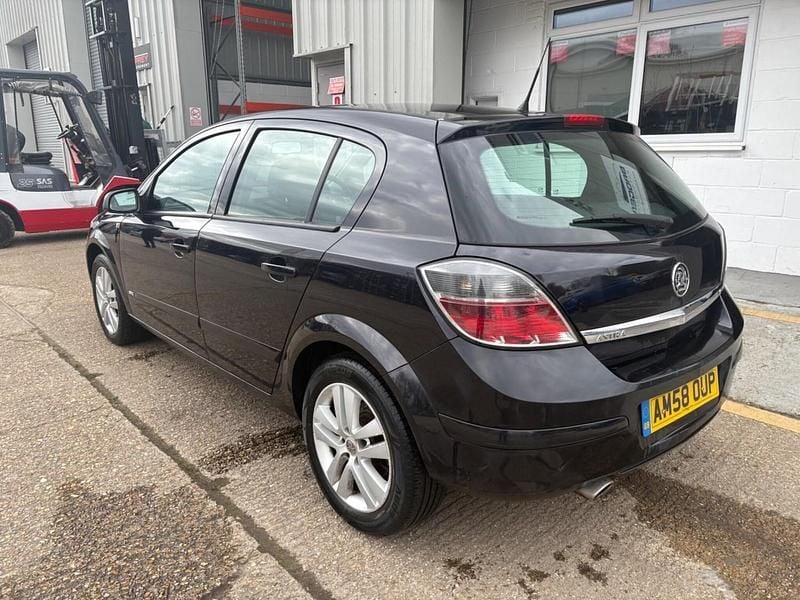 Used Vauxhall Astra 115 HP (84 kW) 2008 Black Hatchback