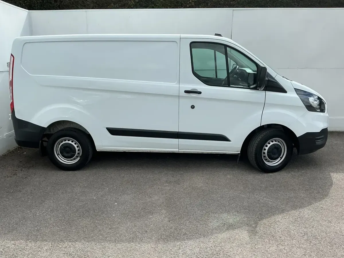 Used Ford Transit Custom 105 HP (77 kW) 2022 White Van