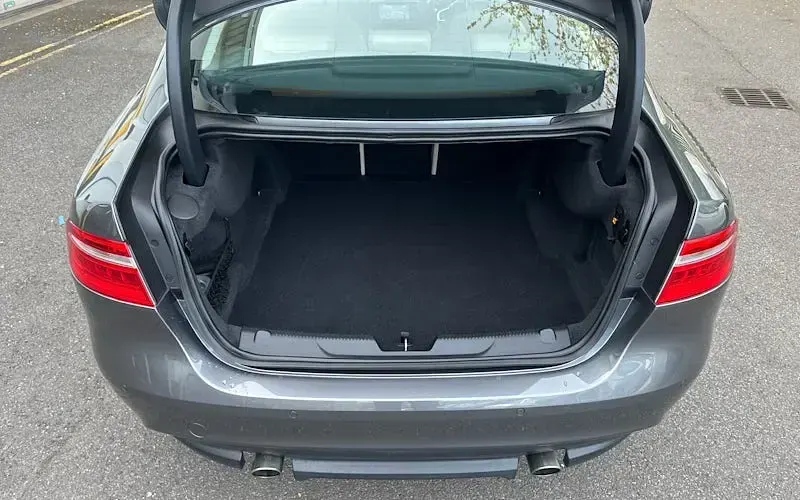 Usado Jaguar XE Ingenium 200 HP (147 kW) 2019 Sedan