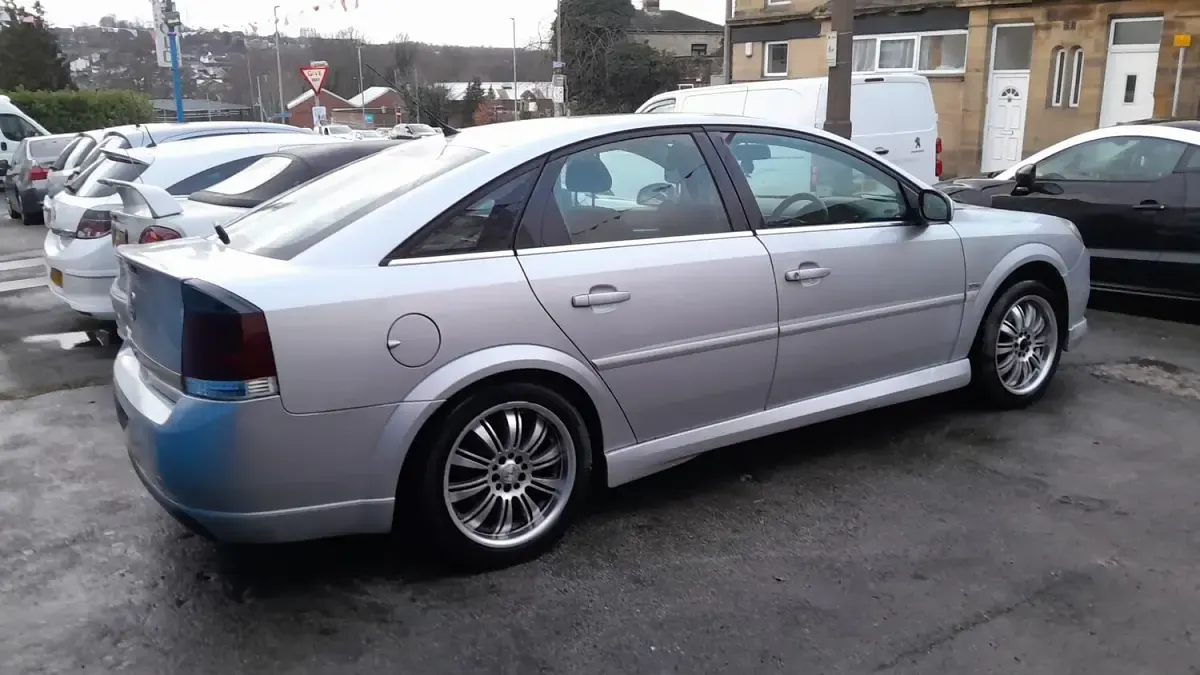Used Vauxhall Vectra SRi 122 HP (89 kW) 2008 Silver Hatchback
