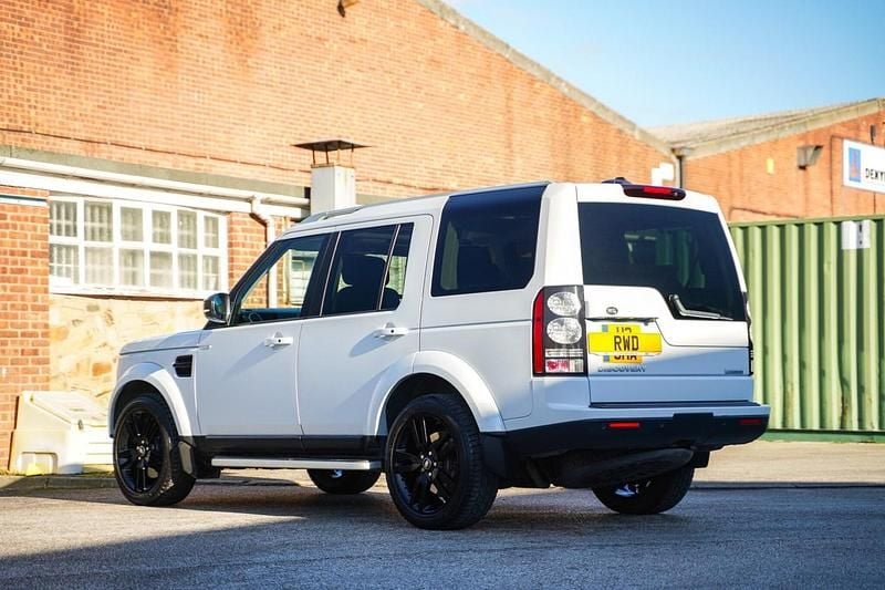 Used Land Rover Discovery 4 Landmark 256 HP (188 kW) 2016 White SUV