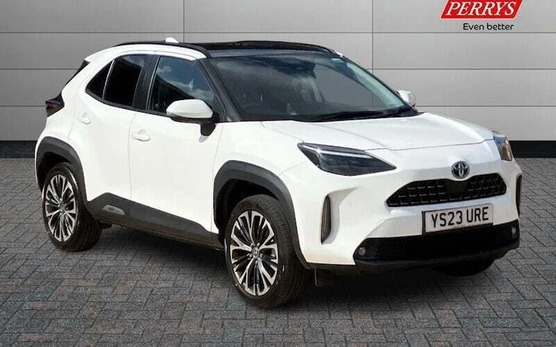Used 2024 Toyota Yaris Hybrid Estate | £21,350 (Good price) - Image 1/4