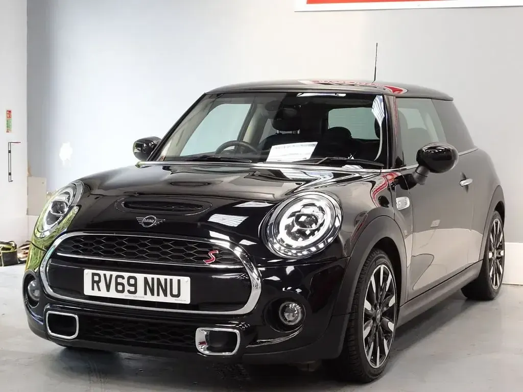 Used Mini Cooper S Exclusive 192 HP (141 kW) 2019 Black Hatchback