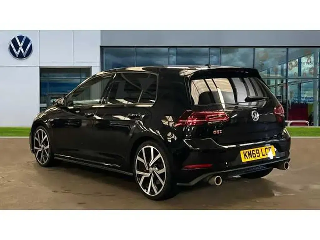 Used VW Golf VII GTI 245 HP (180 kW) 2019 Deep black pearl Hatchback