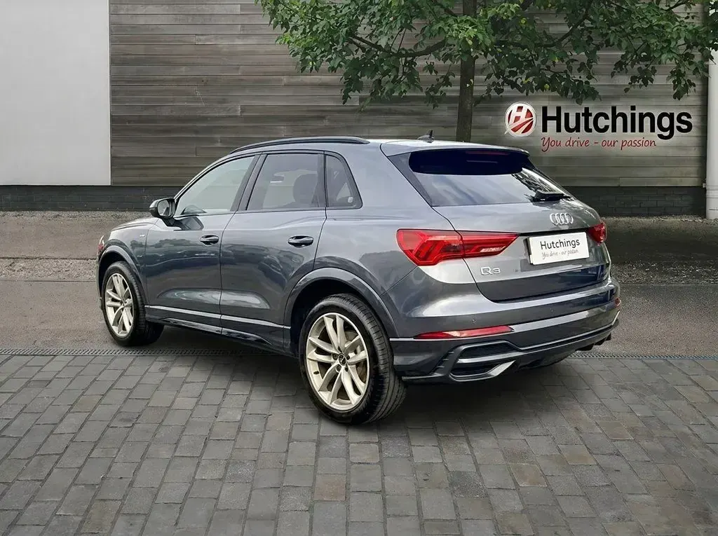 Begagnad Audi Q3 Black Edition 150 HK (110 kW) 2021 Grå SUV